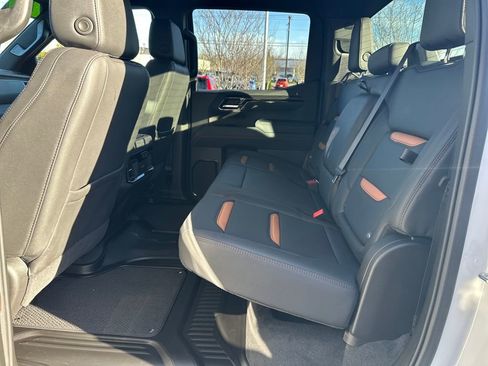 Used 2025 GMC Sierra 1500 AT4 image 14