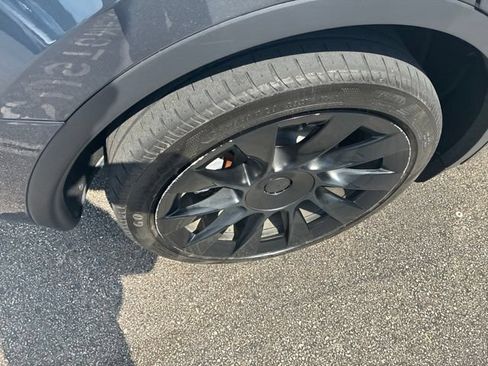 Used 2024 Tesla Model Y Long Range AWD/4WD image 14