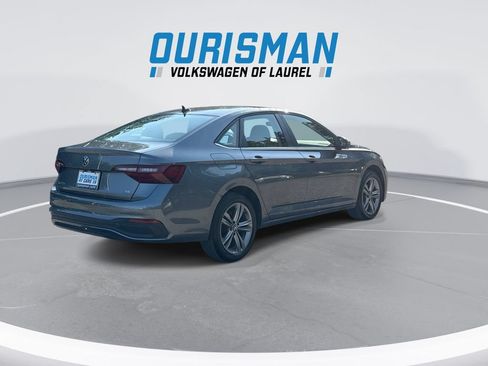 Used 2024 Volkswagen Jetta SE FWD image 8