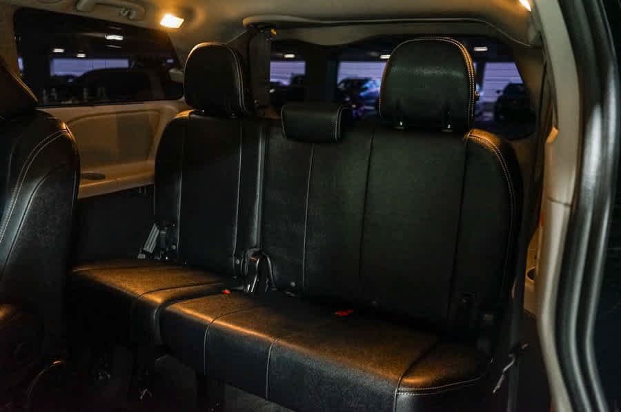 Used 2018 Toyota Sienna SE w/ Carpet Mat Package FWD image 20
