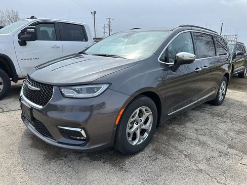 Used 2023 Chrysler Pacifica Limited image 15