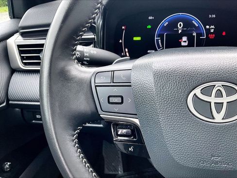 Used 2025 Toyota Camry SE FWD image 23