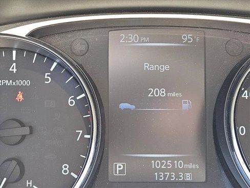 Used 2014 Nissan Rogue SV w/ SV Family Package FWD image 12