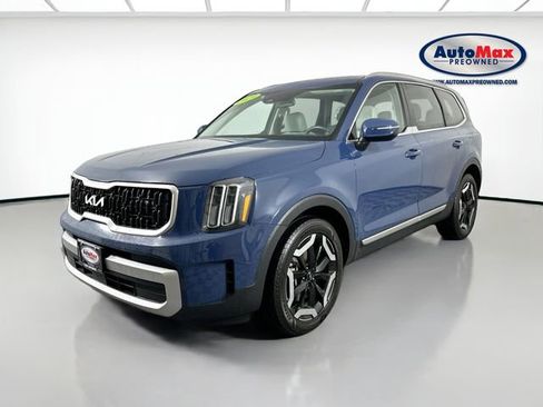 Used 2023 Kia Telluride EX w/ EX Captain's Chair Package AWD/4WD image 5