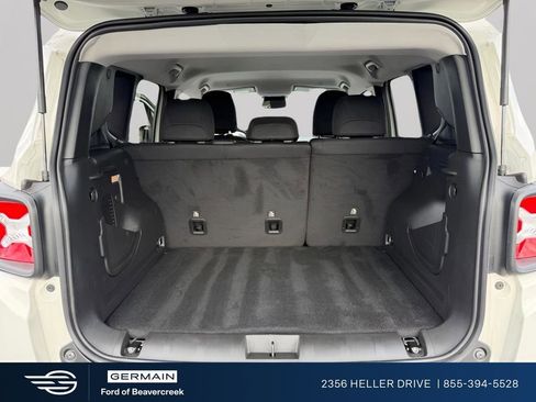 Used 2023 Jeep Renegade Latitude w/ Premium Group image 19