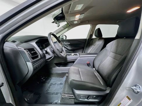 Used 2025 Nissan Rogue SV FWD image 15