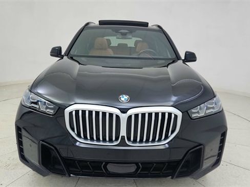 Used 2025 BMW X5 sDrive40i w/ M Sport Package image 2