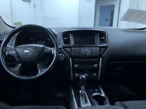 Used 2017 Nissan Pathfinder SV w/ SV Cold Weather Package image 17