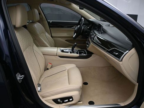 Used 2018 BMW 750i xDrive image 22