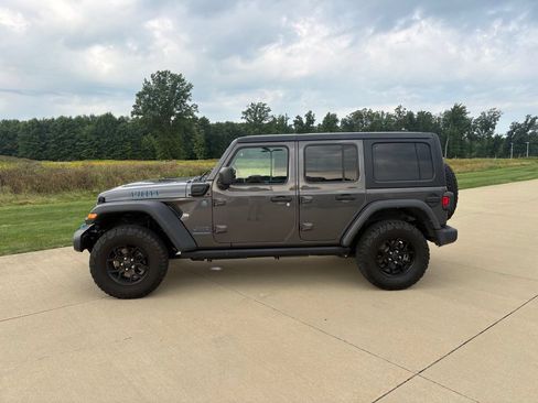 Used 2024 Jeep Wrangler Unlimited AWD/4WD image 3