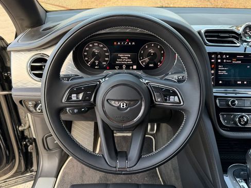 Used 2023 Bentley Bentayga Speed image 18