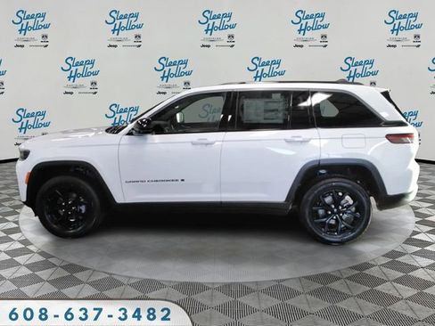 New 2026 Jeep Grand Cherokee Altitude image 8