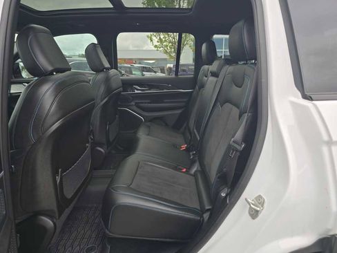 Used 2023 Jeep Grand Cherokee Trailhawk AWD/4WD image 16