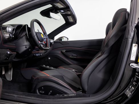 Used 2023 Ferrari F8 Tributo RWD image 4