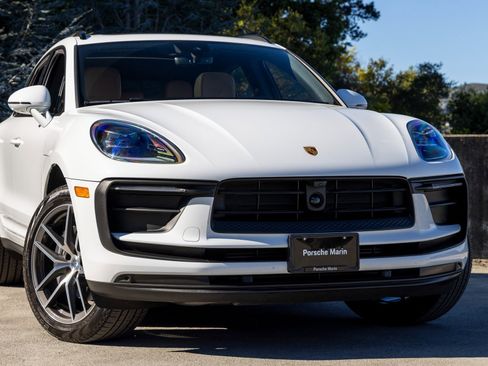 Certified 2025 Porsche Macan image 9
