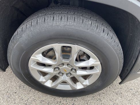 Used 2020 Chevrolet Traverse LT image 36