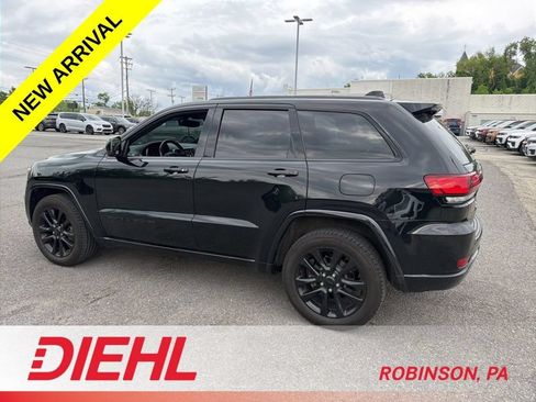 Used 2018 Jeep Grand Cherokee Altitude AWD/4WD image 7