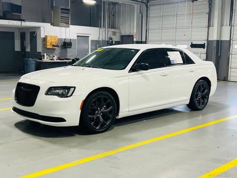 Used 2021 Chrysler 300 Touring w/ Sport Appearance Package RWD image 13