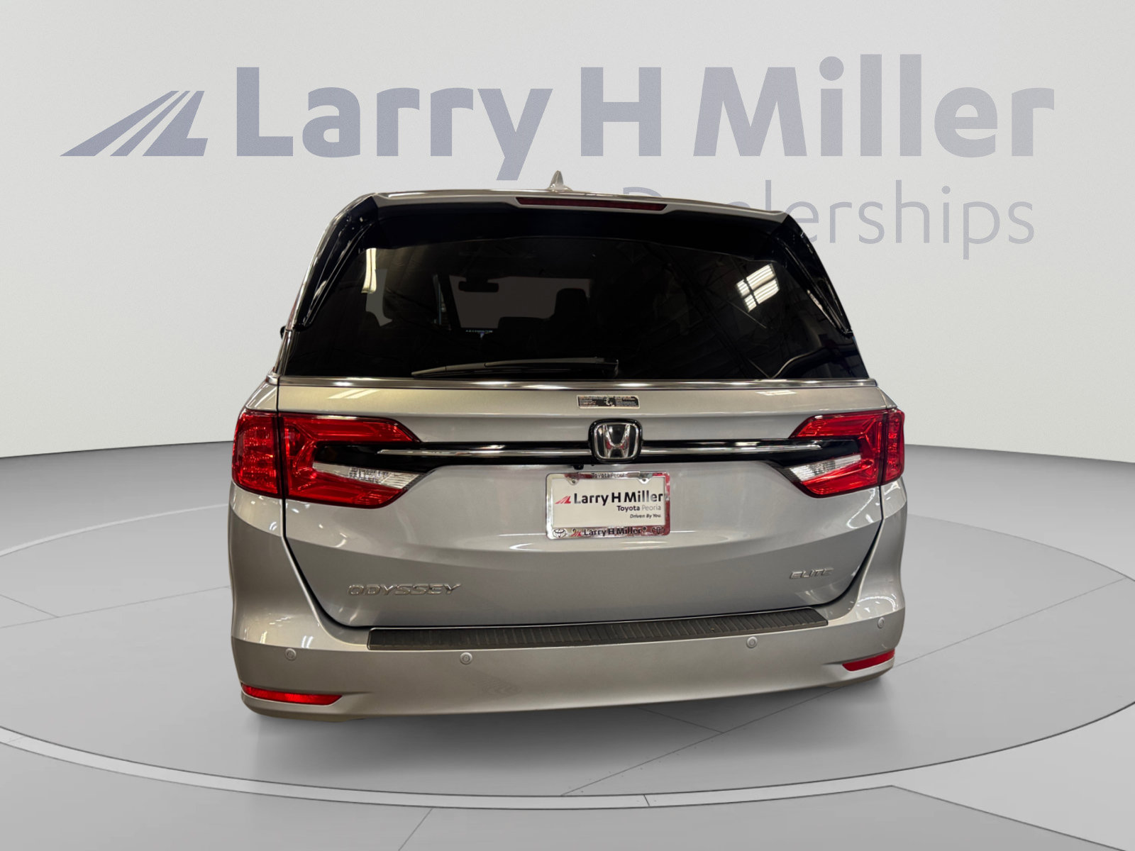 Used 2023 Honda Odyssey Elite image 4