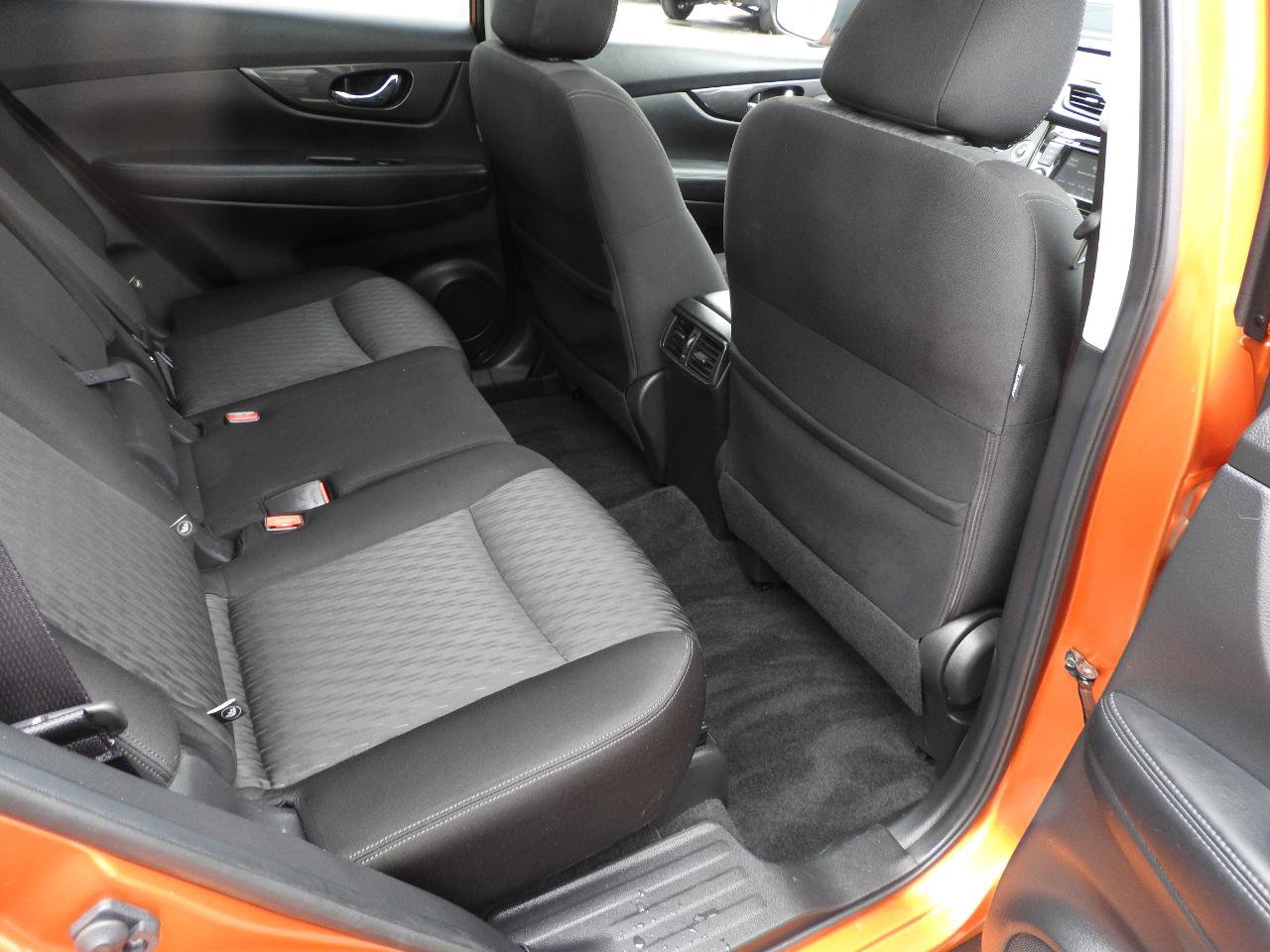 Used 2019 Nissan Rogue SV w/ Sun & Sound Touring Package AWD/4WD image 8