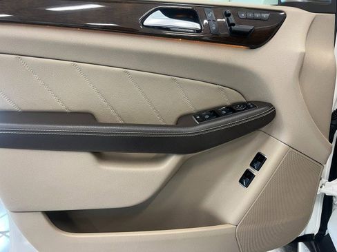 Used 2015 Mercedes-Benz GL 450 4MATIC image 12