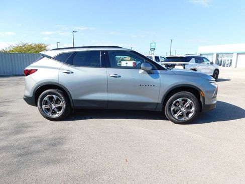 Used 2024 Chevrolet Blazer LT w/ Convenience Package FWD image 2