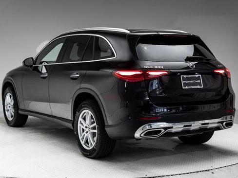 Used 2025 Mercedes-Benz GLC 300 4MATIC image 3