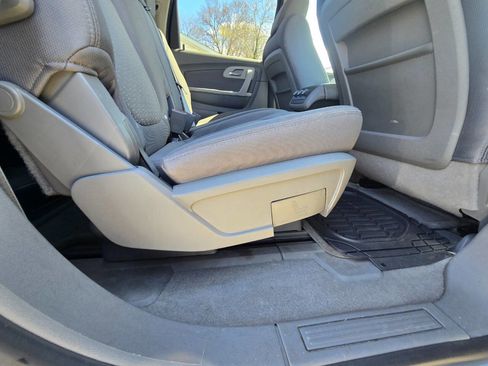 Used 2012 Chevrolet Traverse LS FWD image 38