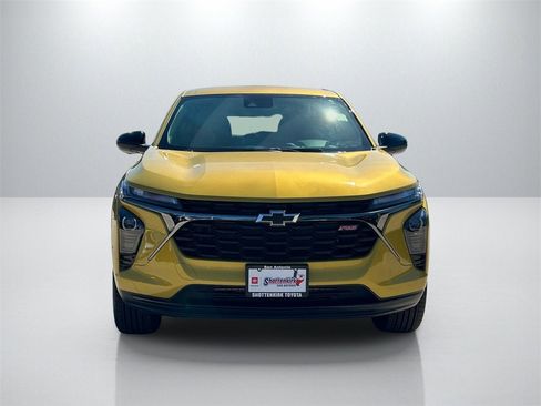 Used 2025 Chevrolet Trax RS w/ Driver Confidence Package image 2