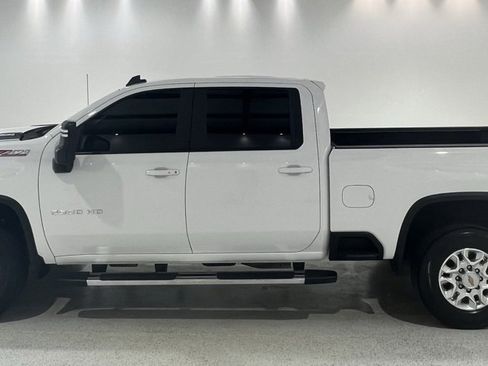 Used 2024 Chevrolet Silverado 2500 LT image 1