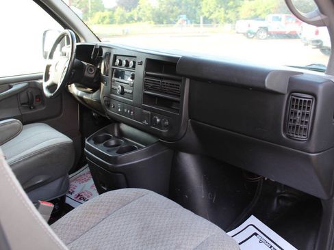Used 2015 Chevrolet Express 3500 RWD image 17