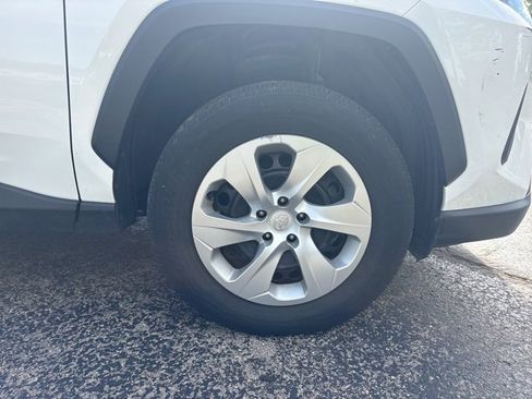 Used 2022 Toyota RAV4 LE image 8