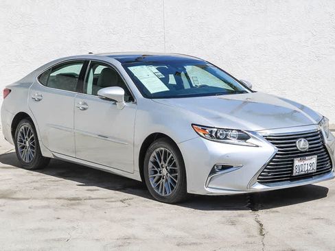 Used 2018 Lexus ES 350 w/ Navigation System Package FWD image 3