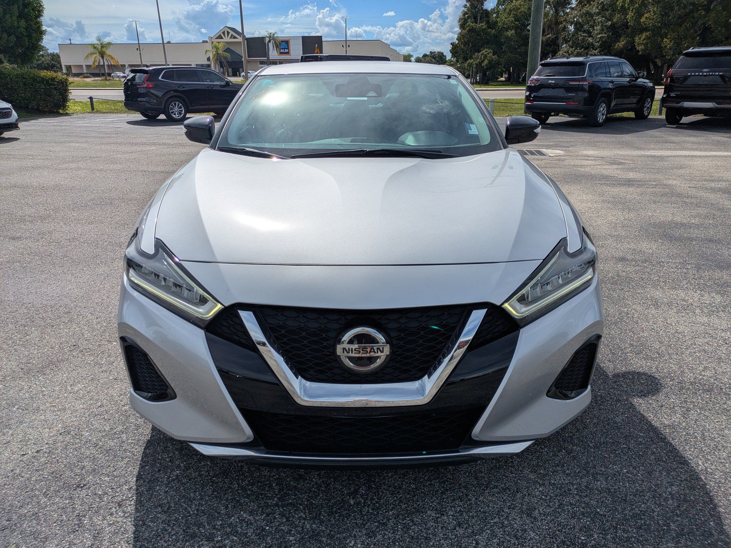 Used 2021 Nissan Maxima 3.5 SV w/ Floor Mat Group FWD image 9
