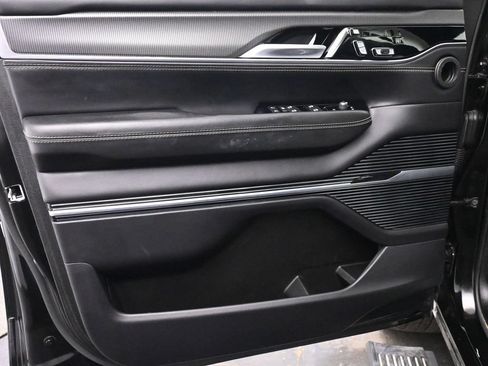 Used 2022 Jeep Grand Wagoneer Series II AWD/4WD image 9
