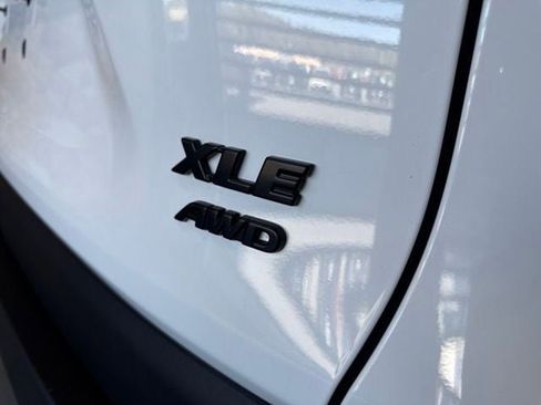 Used 2021 Toyota RAV4 XLE w/ Convenience Package AWD/4WD image 15