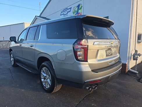 Used 2024 Chevrolet Suburban Premier image 6