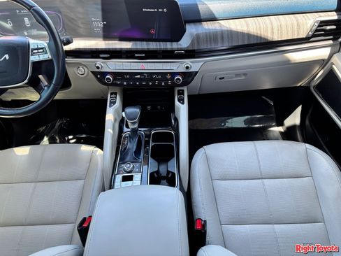 Used 2024 Kia Telluride EX w/ EX Captain's Chair Package AWD/4WD image 16