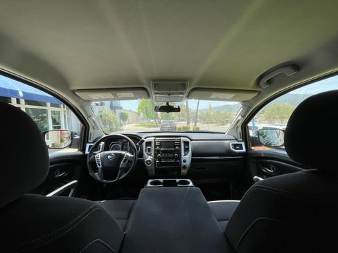Used 2017 Nissan Titan SV RWD image 12