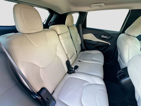 Used 2017 Jeep Cherokee Latitude image 29