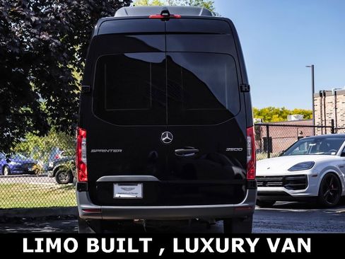 Used 2023 Mercedes-Benz Sprinter 2500 image 7