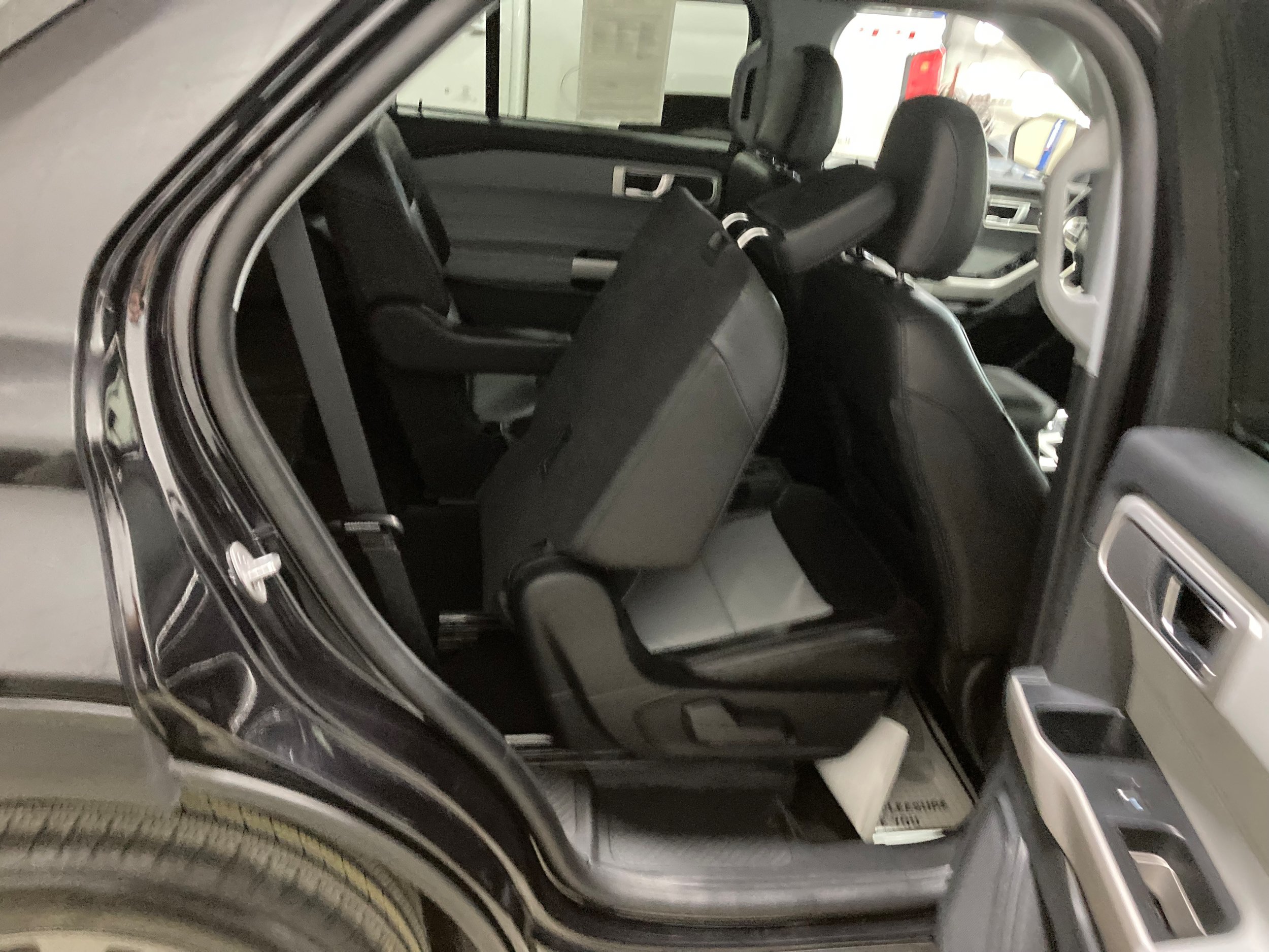 Used 2023 Ford Explorer XLT w/ Equipment Group 202A AWD/4WD image 8