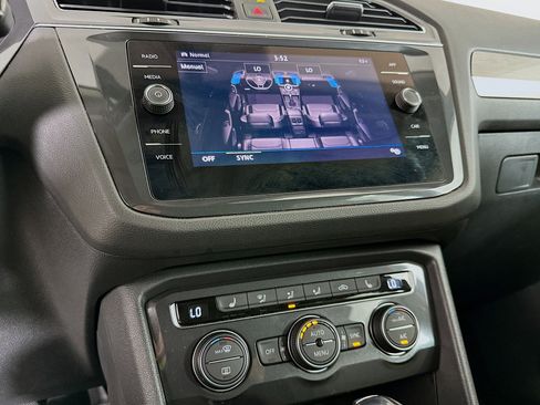 Used 2019 Volkswagen Tiguan SE w/ Panoramic Sunroof Package image 23