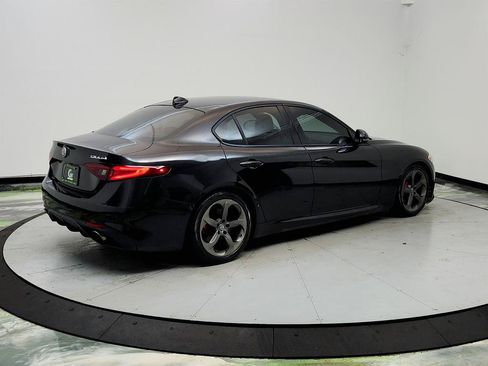 Used 2017 Alfa Romeo Giulia w/ Sport Appearance Package RWD image 5