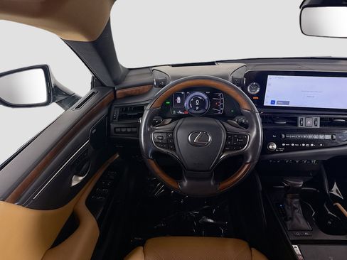Used 2024 Lexus ES 300h Ultra Luxury image 17