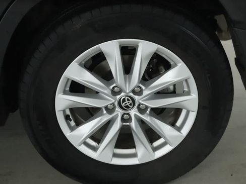 Used 2024 Toyota Corolla Cross LE w/ Moonroof Package AWD/4WD image 38