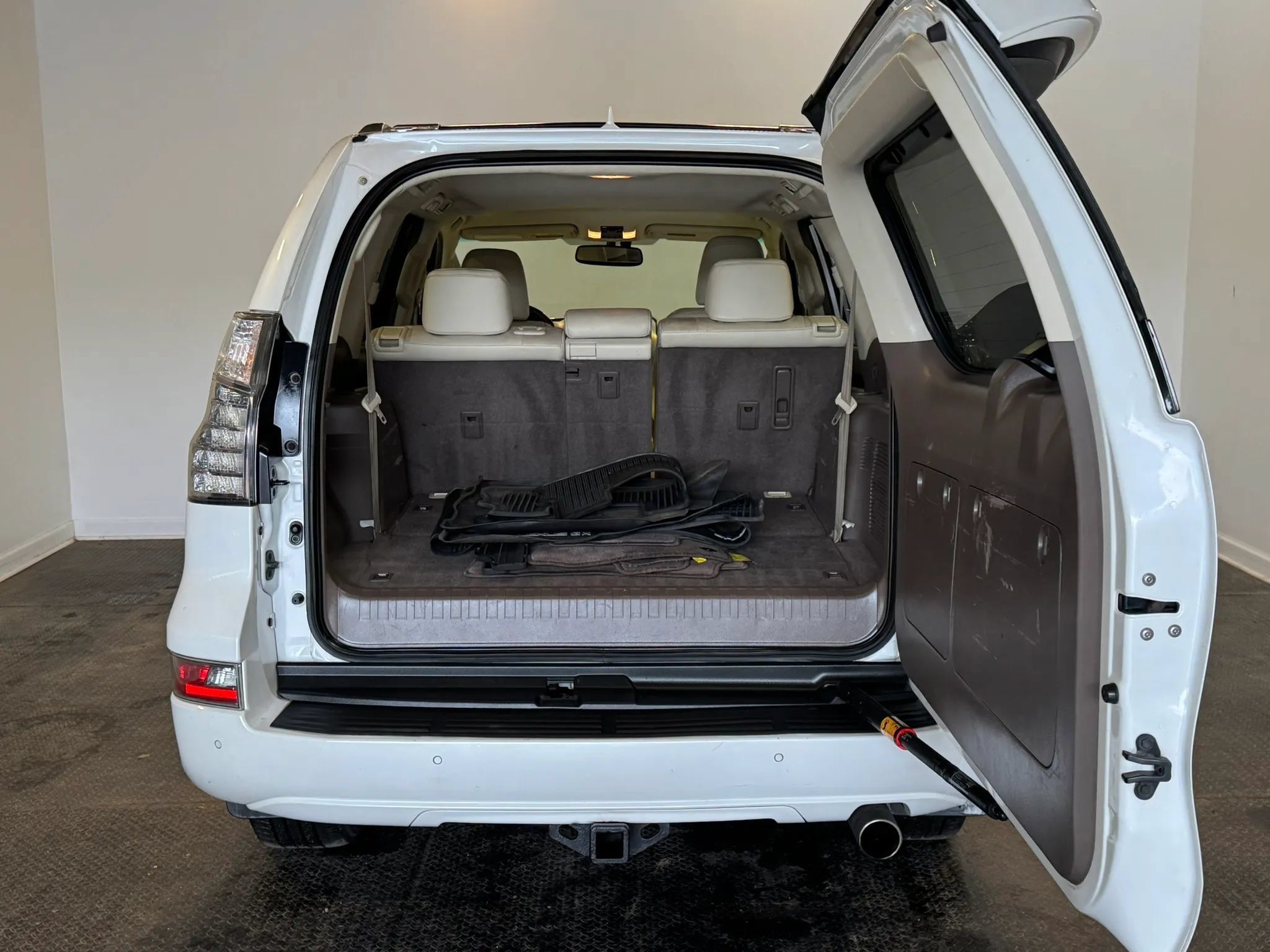 Used 2015 Lexus GX 460 w/ Premium Package AWD/4WD image 36