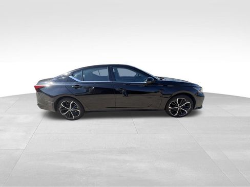 Used 2024 Nissan Altima 2.5 SR w/ SR Premium Package FWD image 5