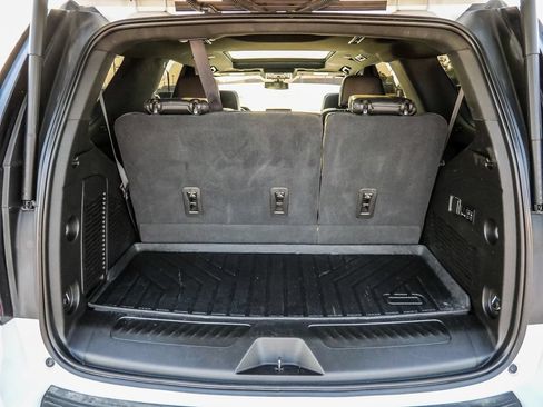 Used 2021 Chevrolet Tahoe LT w/ LT Signature Package RWD image 11