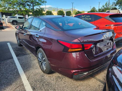 Used 2024 Nissan Altima 2.5 SV FWD image 8